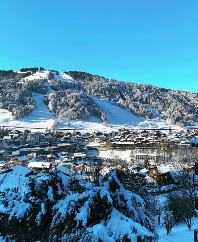 It’s official!! From tomorrow morning we can welcome back all our British guests to Morzine. The time has come for you to enjoy #morzine again, all the incredible snow, the restaurants and bars that have been waiting for you and our wonderful chalets. We couldn’t be happier. See you soon!! @morzineofficiel #mountainspaces #lovemorzine #selfcateredchalets