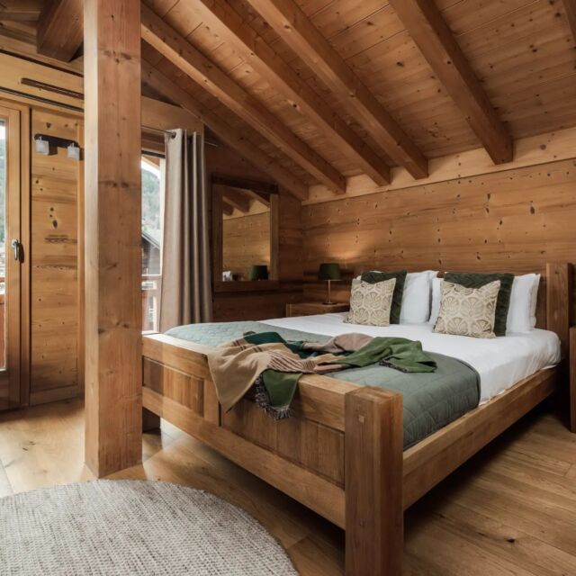 Take a little look inside Chalet Le Milan Noir...

Open summer and winter and only a 3 minute walk to Morzine village centre and the lifts.

Contact us to find out availability - 

info@mountainspaces.com

#morzine #mountainspaces #selfcateredchalet #morzinechalet #skiholiday  #skiing #summerholiday