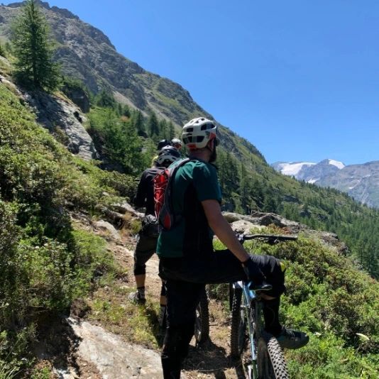 Mountain biking ...

An exciting and adventurous sport that we love here in Morzine 🚴

Whether your a seasoned pro or just want a leisurely ride with family and friends, Morzine's trails offer something for everyone. 

Come and experience the thrill for yourself. 

Rental bikes are widely available in town for all levels from hardtail to enduro including e-bike and family bikes. 

#mountainbiking #morzinesummer #selfcateredchalet #morzinechalet #mountainspaces  #adventureholiday #mountainholiday #familytravel #portesdusoleil #frenchalps #france