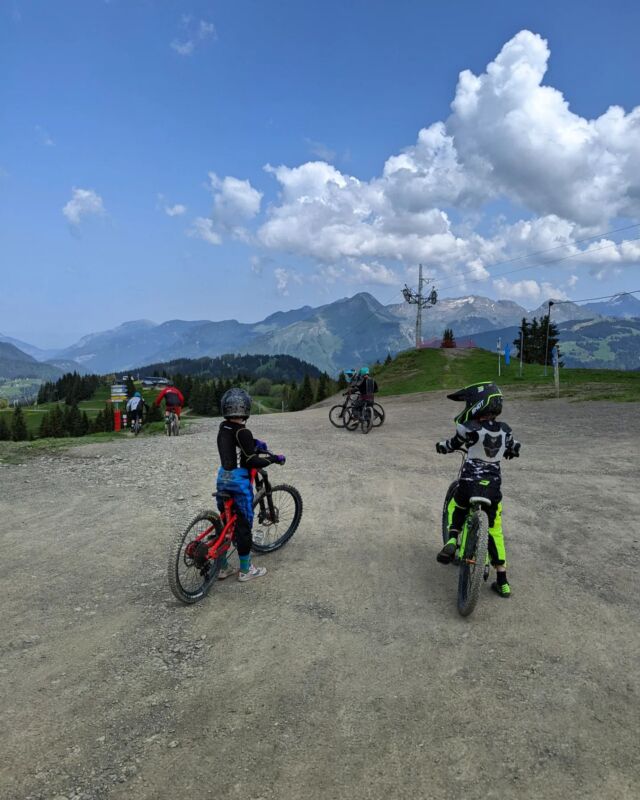 Introduce your kids to the exciting world of mountain biking! 

Whether it's exploring the dereche or venturing onto the green & blue trails there are some awesome instructors here in Morzine who will get them off to a fun & safe start! 

@season_guiding 
@rideability

#vttmorzine #mtbmorzine #morzinesummer #morzinechalet #selfcateredchalet #frenchalps #mountainspaces