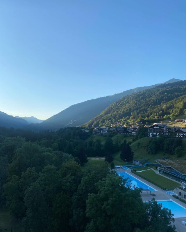The sun goes down on another gorgeous day in Morzine

@morzineofficiel 

#mountainspaces #morzine #selfcatetedchaletmorzine #chaletmorzine #summermorzine #lovewherewelive #portesdusoleil