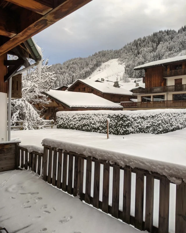 Christmas 24 🌲

Would you like a festive escape to the Alps this winter? 

We still have Christmas week available in our gorgeous Chalet Les Gentianes that sleeps up to 10. Centrally located in Morzine with views of the Pleney, spacious and perfect for families or groups! 

Contact us for more info ⬇️

info@mountainspaces.com

#morzine #christmasescape #mountainholiday
#mountainspaces #chaletlesgentianes #christmasinthealps #skichalet #selfcateredchalet #skiholiday