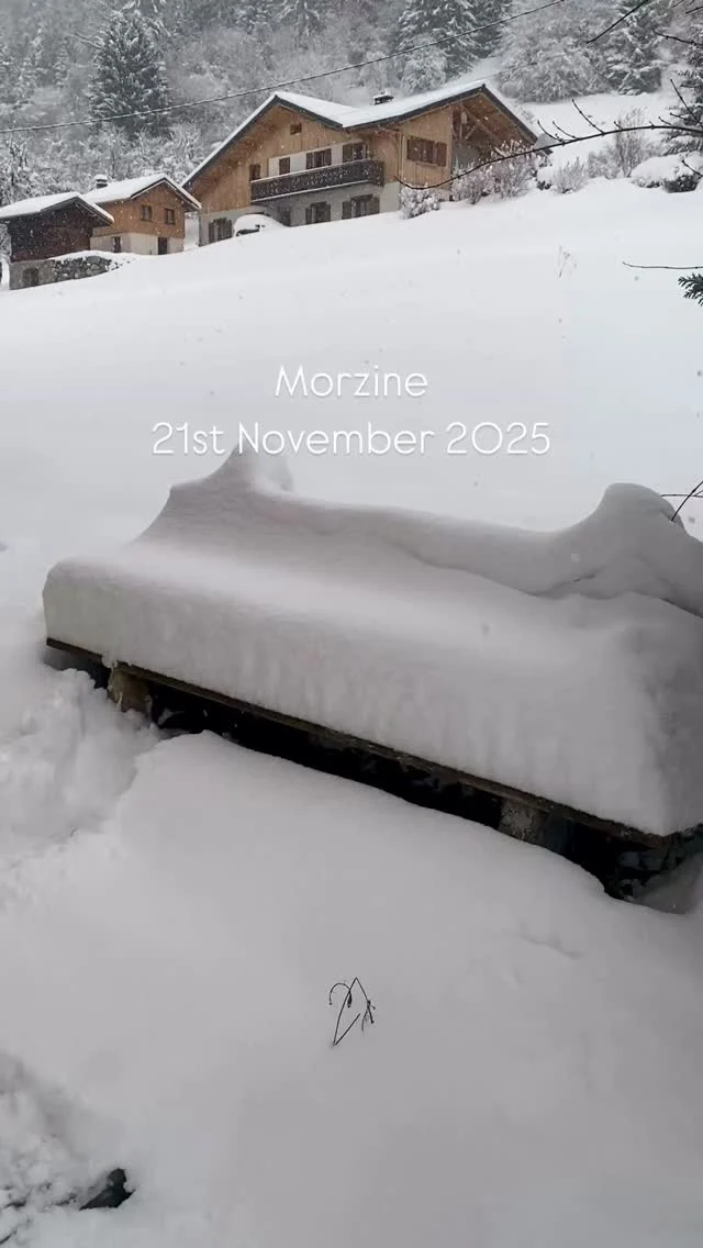 More fresh snow over night. A wonderful start to our winter wonderland here in #morzine

Who’s getting excited? 

#morzine #mountainspaces #luxurychaletmorzine #selfcateredchaletmorzine #lovemorzine #letitsnow #portesdusoleil #skichalet #frenchalpes #snowhasarrived